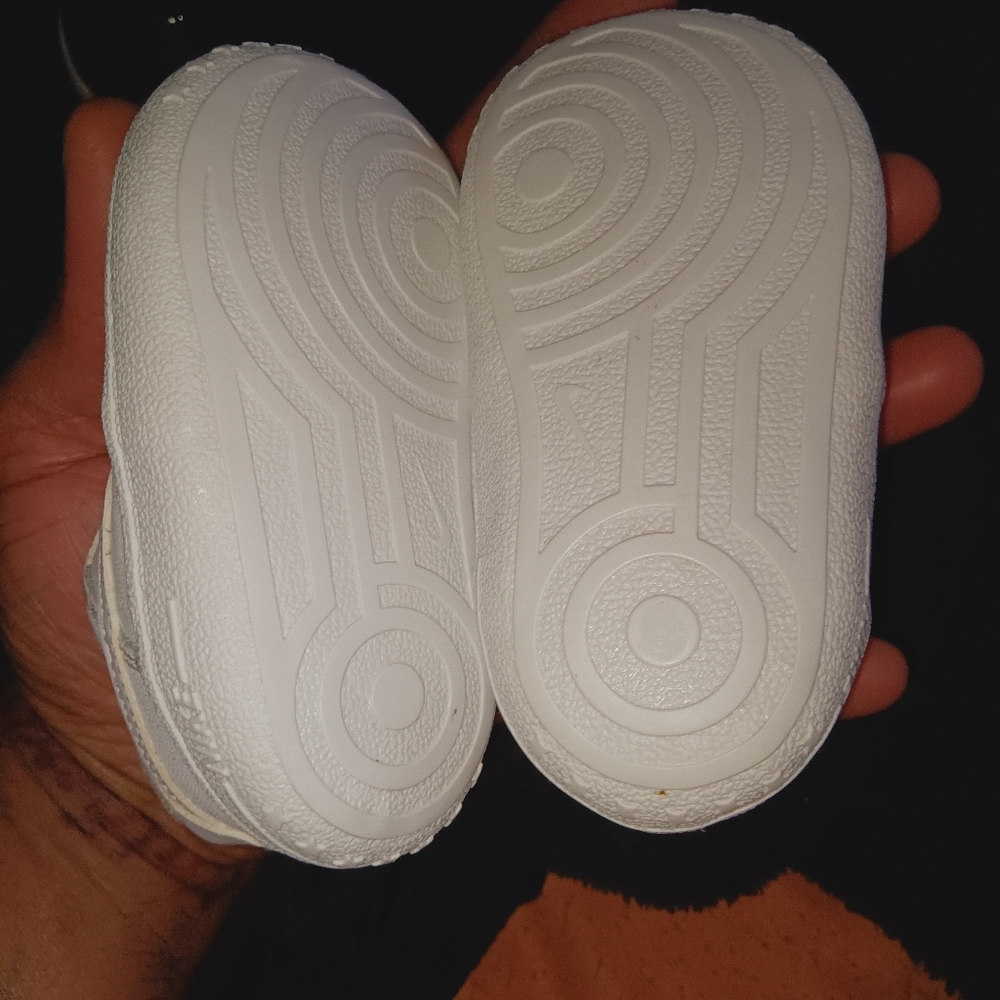 Baby forces never been worn jus been sitting up